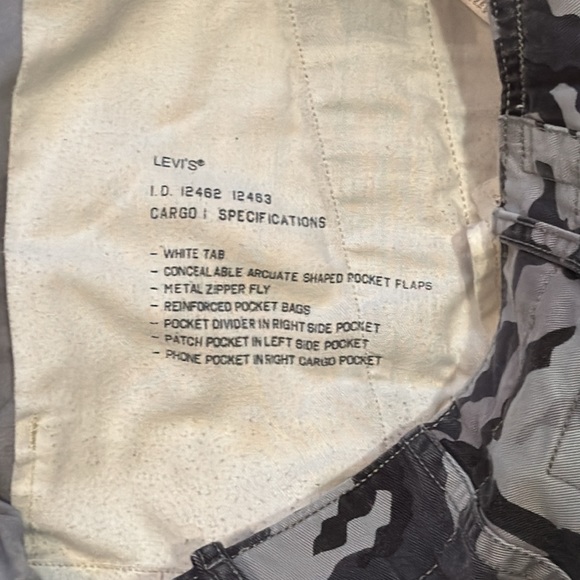 Men’s Levi’s camouflaged cargo pants - Picture 3 of 7